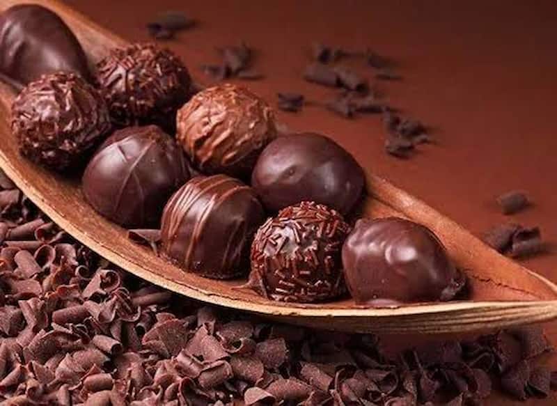 تصویر 2 از خرما شکلاتی با مغز گردو تهیه شده از خرمای ممتاز